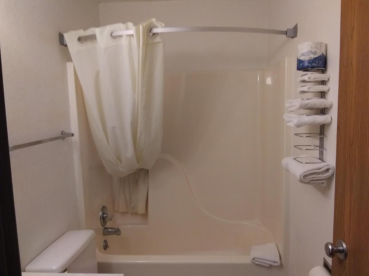 Amerihost Inn & Suites Kingdom City Εξωτερικό φωτογραφία